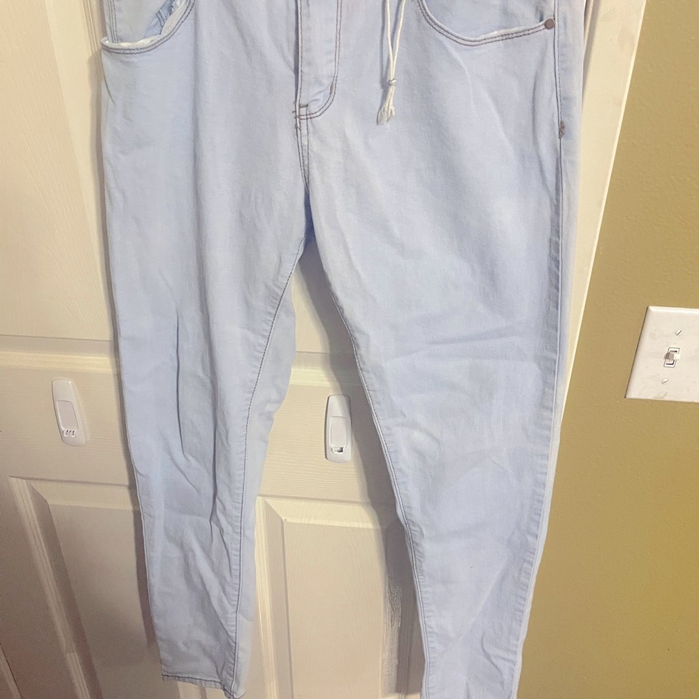Barely Worn High Rise Light Jeans - DISCOUNTED PRICE!!